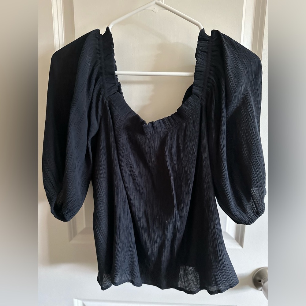 Abercrombie crinkle textured puff sleeve top